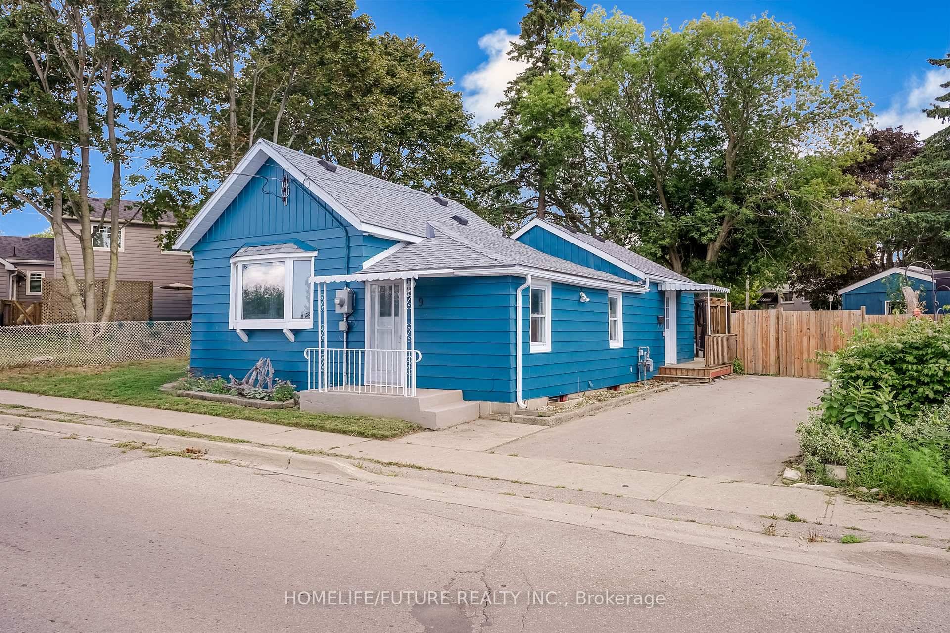 Welcome To A Charming And Intimate Home Close To Many Amenities !