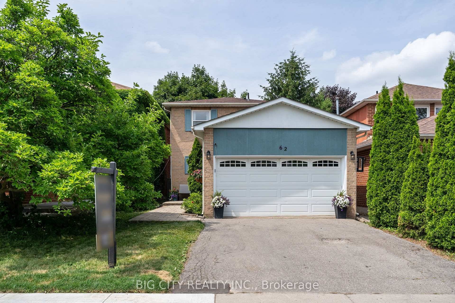Charming family home located in quiet pocket of Richmond Hill.