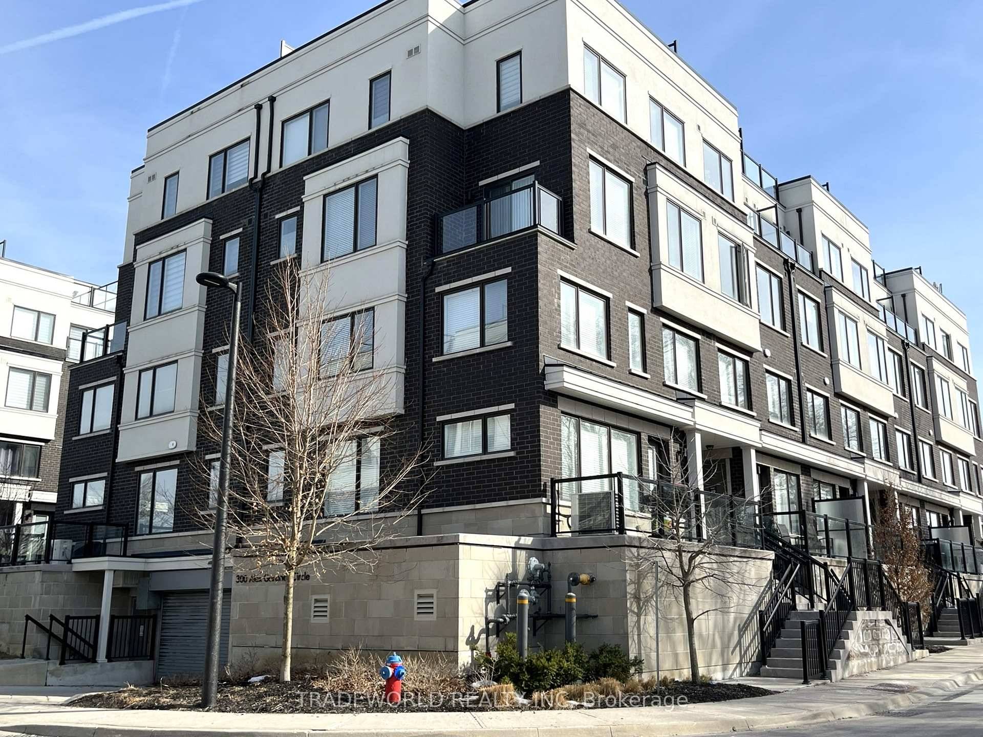 This Traditional Townhouse Is Super !