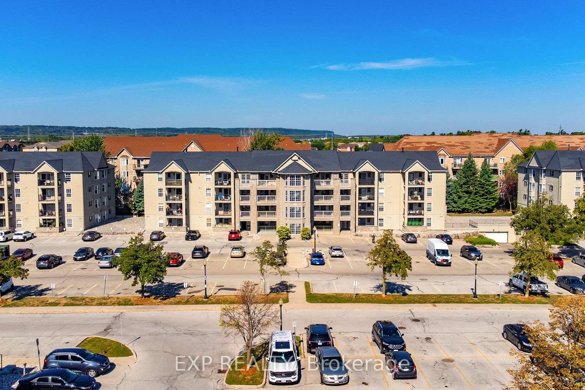 Welcome to this bright and well maintained 1 bedroom den condo in a highly desirable Burlington location.