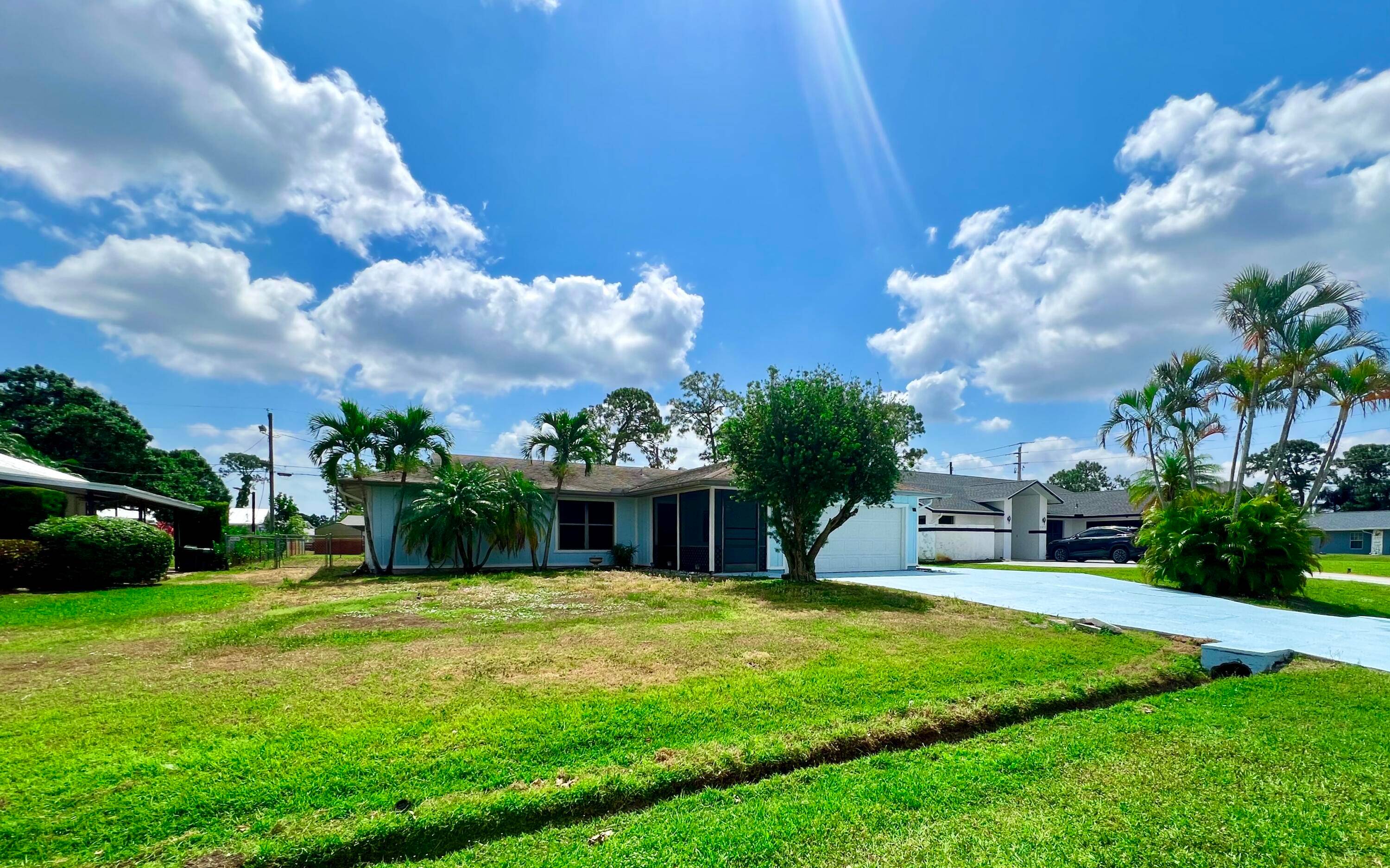 PORT SAINT LUCIECharming 2 bedroom, 2 bathroom home with a 2 car garage, featuring a large screened patio and bonus room for extra living space.