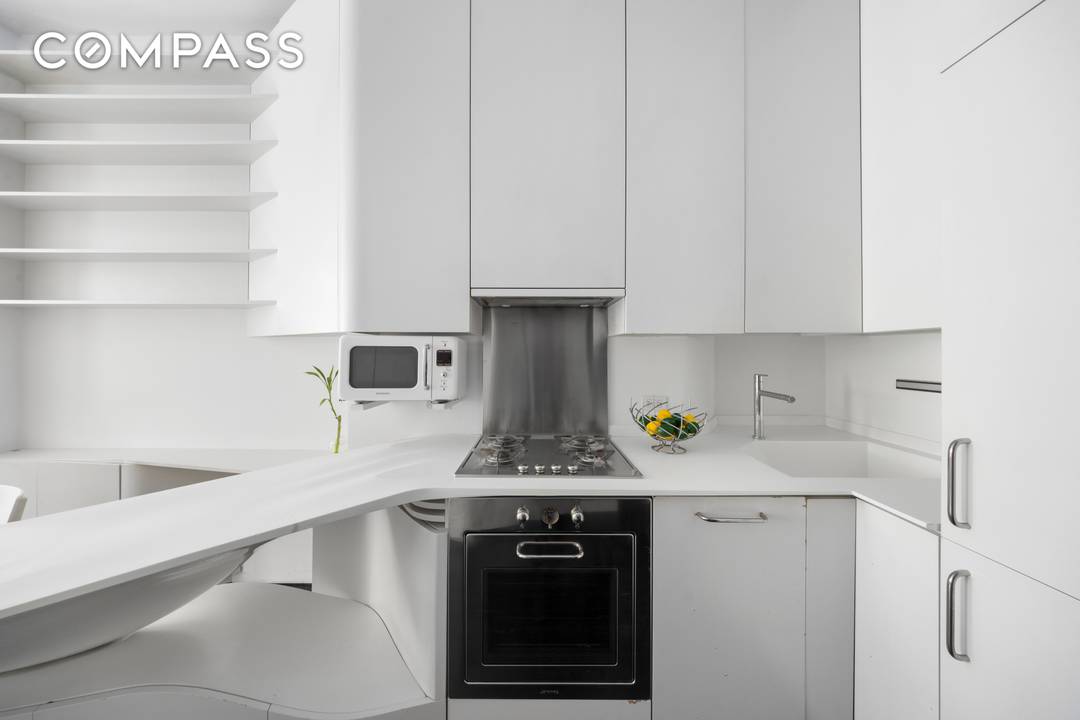 This beautifully reimagined West Village studio co op sits on one of Manhattan s most desirable tree lined historic blocks, just moments from the High Line, the Whitney Museum, and ...