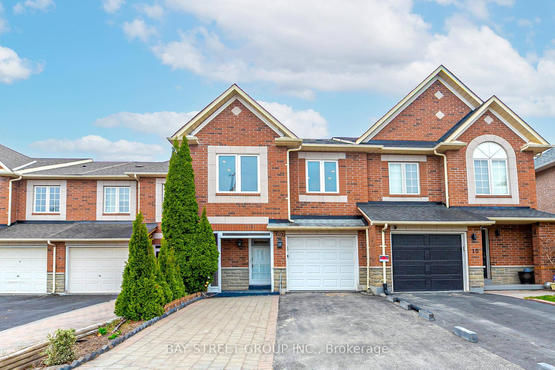 Beautifully Renovated Freehold Townhouse in the highly desirable Rouge Woods community !