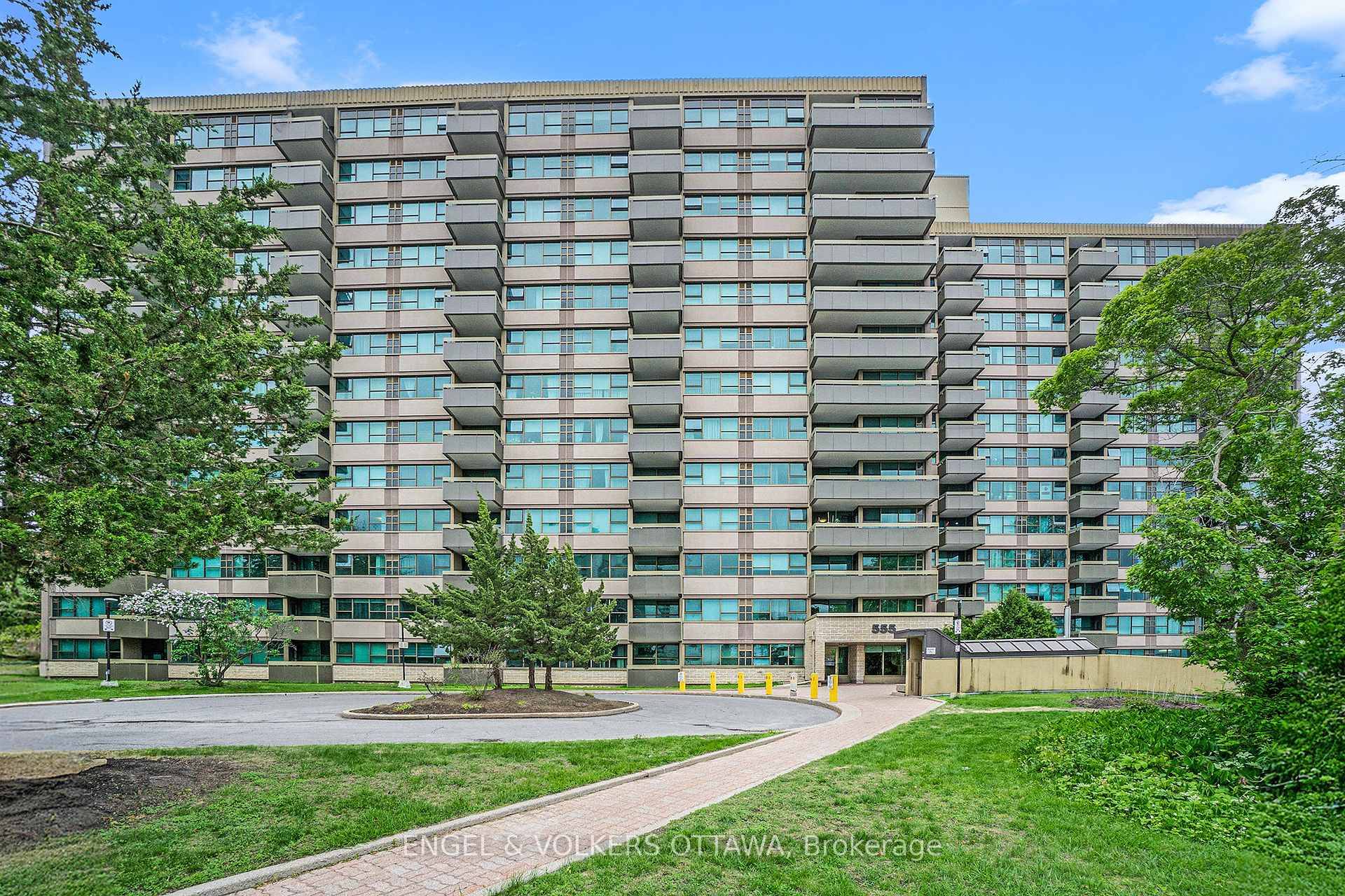Welcome to this spacious and light filled 2 bedroom, 1.