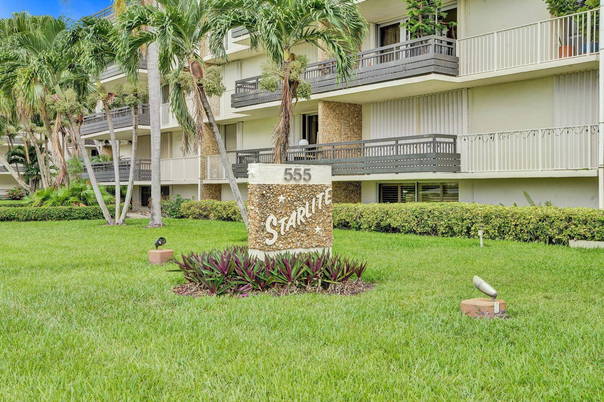 Beautiful corner unit in the 55 Starlite Community.