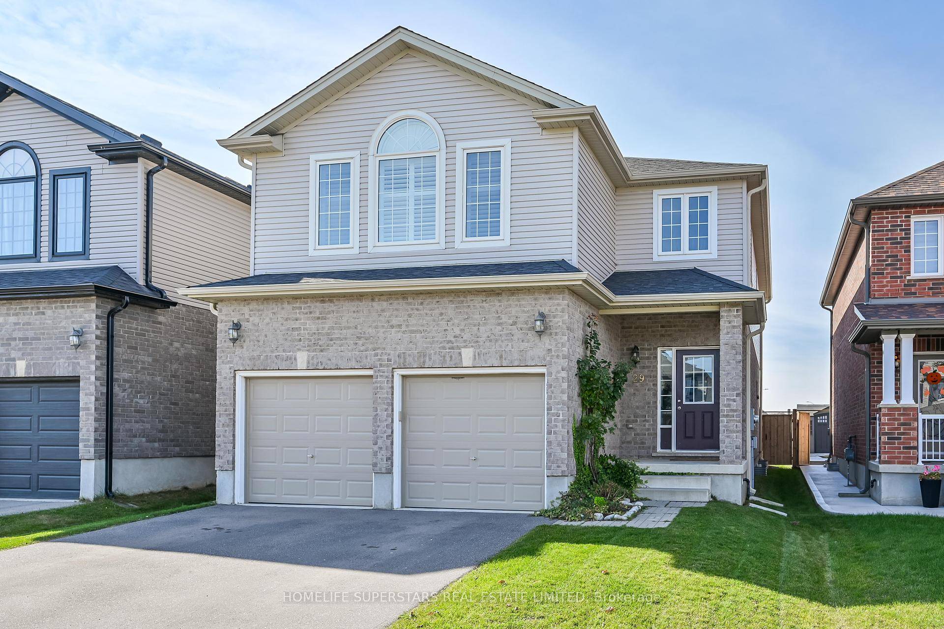 This Executive Style Detached, Double Car Garage Home is in Paris's desirable neighborhood.