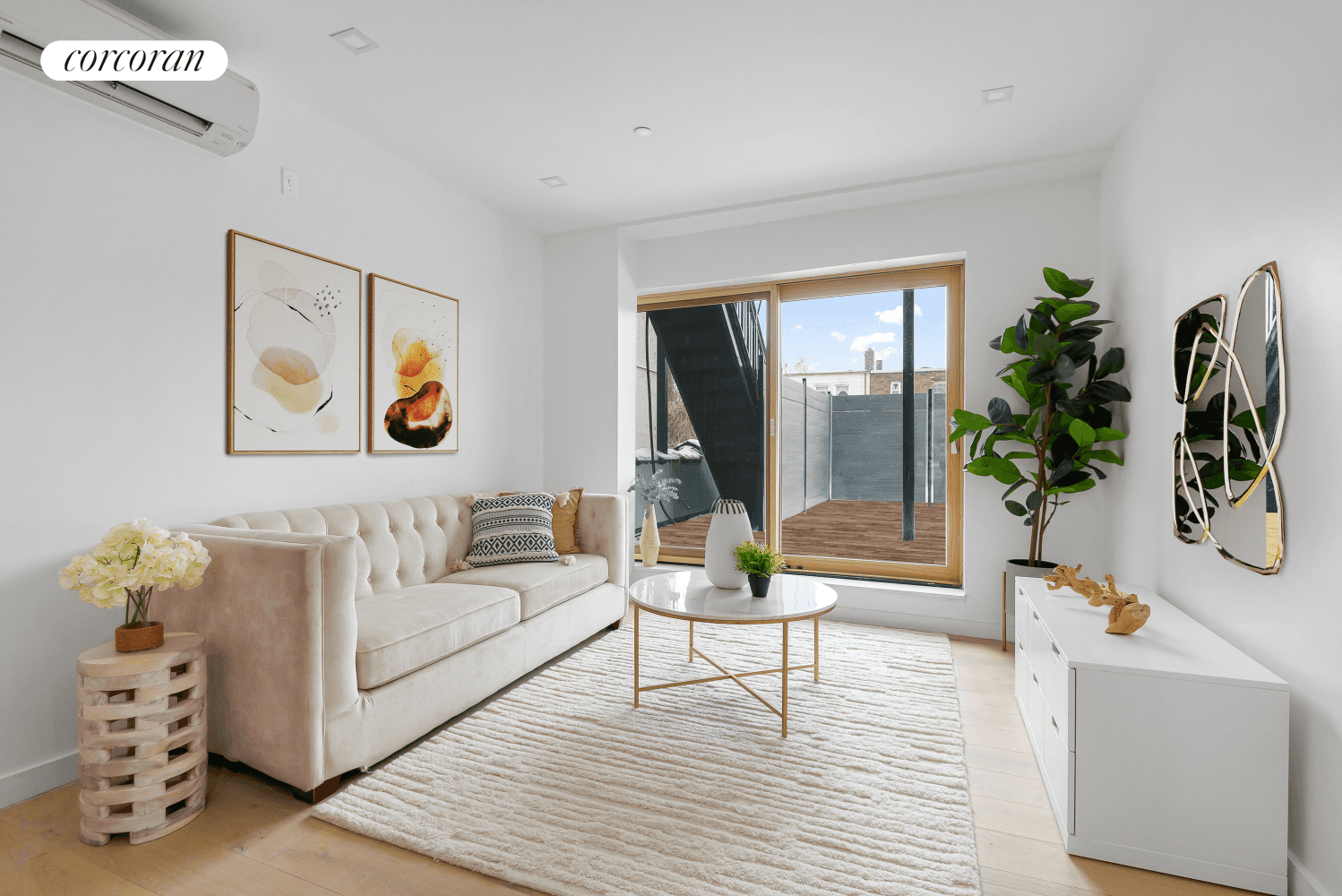 Immediate Close 2L is a 1, 153 sq ft 3 bedroom, 3 bathroom featuring a huge private terrace that faces SouthWest, plus you can enjoy the shared roof deck !