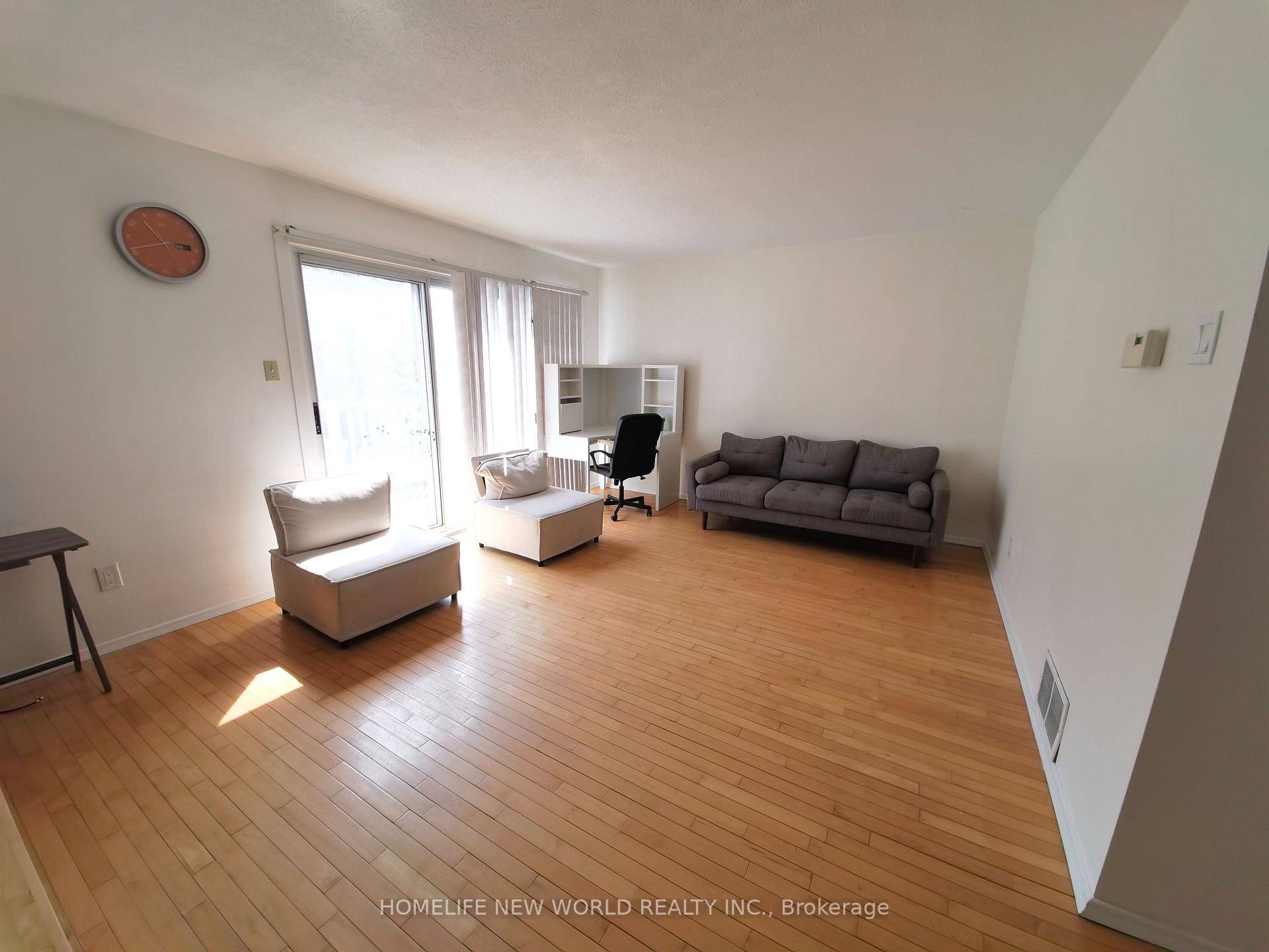 Convenient access to a wide variety of restaurants, transit options, retail stores, and parklands.