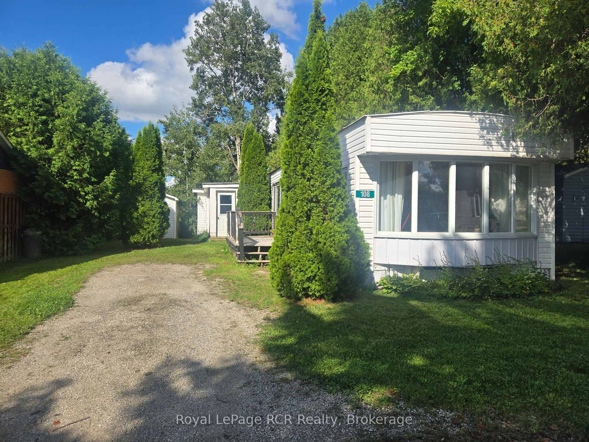 This 2 bedroom, 1 bathroom mobile home offers a great opportunity for anyone looking to put in some work and make it their own.