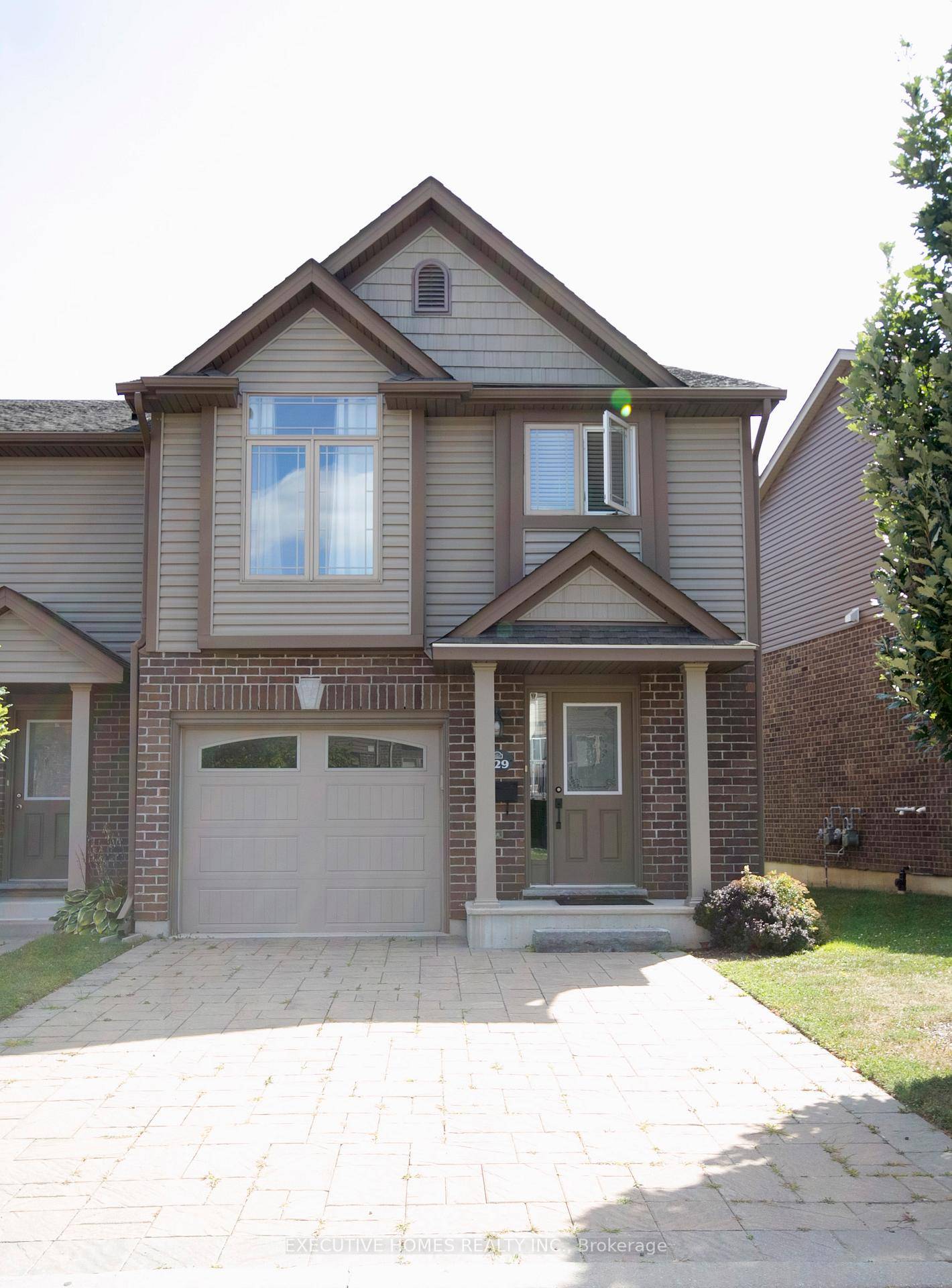 This beautiful townhome offers the perfect blend of style, comfort, and convenience with easy access to South and West London, excellent schools, shopping, Highway 401, and a wide range of ...