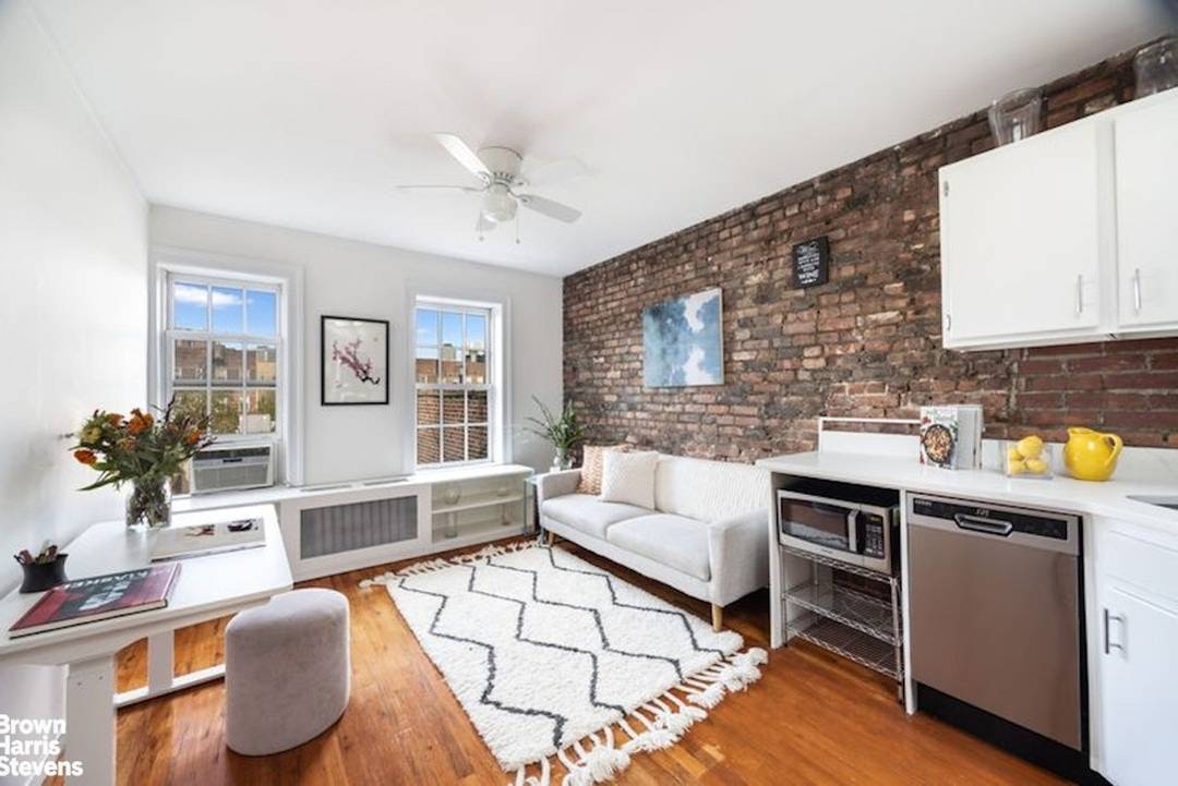 Welcome home to 130 Henry Street located in the finest and most charming neighborhood in Brooklyn !