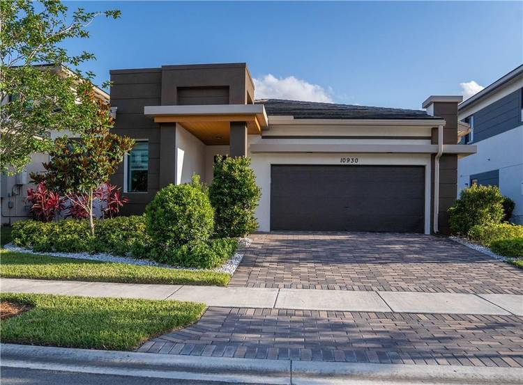 Beautiful 4 Bedroom 3 Bathroom home, in the highly sought after Cascata community.