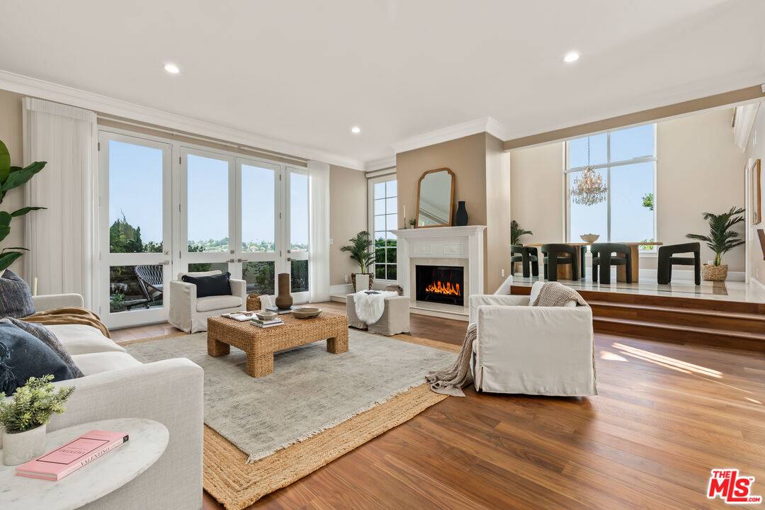 2082   Ridge Dr 2BR Brentwood La