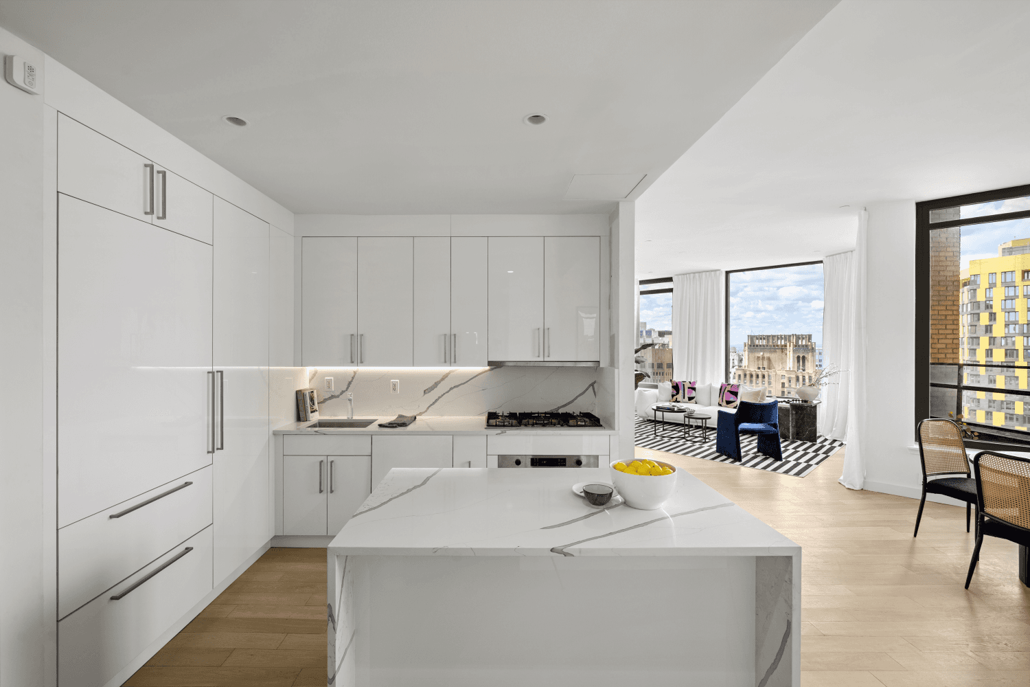 SUNSET VIEWS. STUNNING AMENITIES.