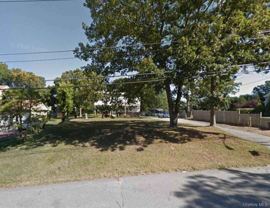 Residential Land available in Half Hollow Hills School District in Melville