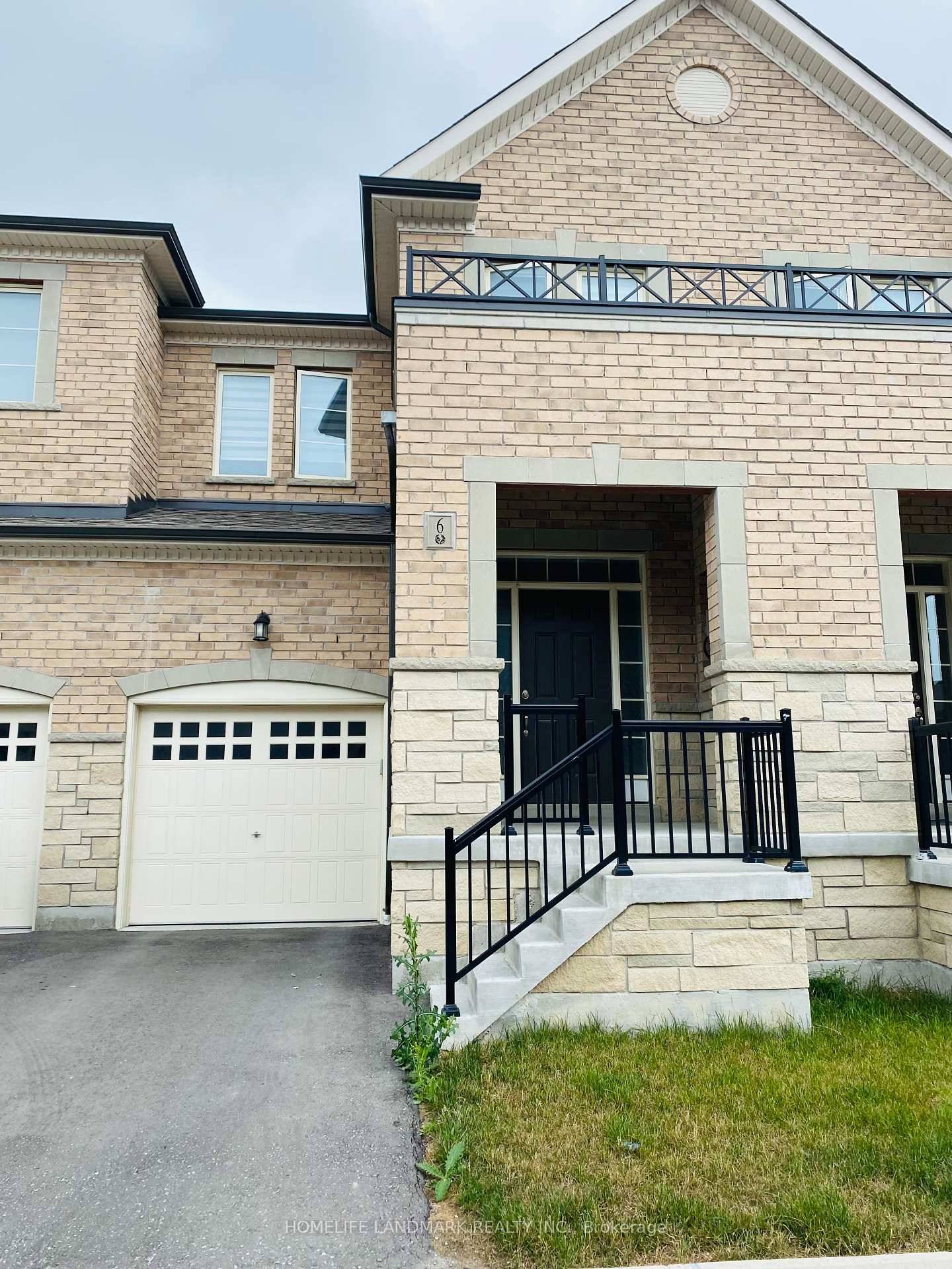 Cozy 3 Bedrooms Townhome In Oak Knoll Community, Near Hwy 404, Go Station, Close To Lake Wilcox Park And Oak Ridges Community Centre !