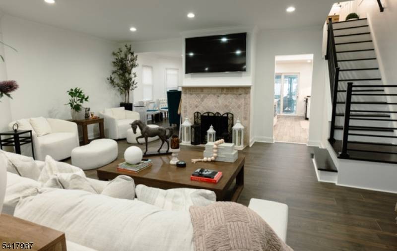 Rarely does a property of this caliber become available in Bogota especially with inventory at historic lows.