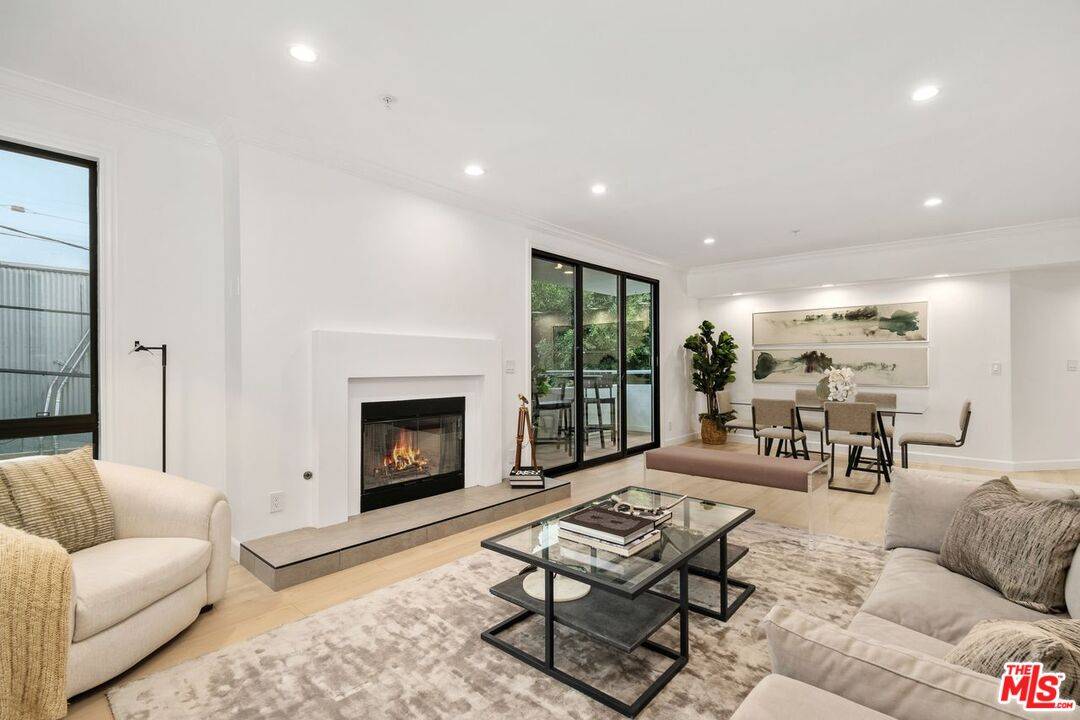 656  N West Knoll Dr 2BR Sunset Strip La