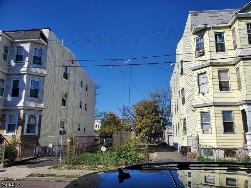 This to be constructed Irvington duplex offers modern living with income potential, featuring a spacious layout with 6 bedrooms 4 bathrooms across two units, perfect for investors or owner occupants, ...