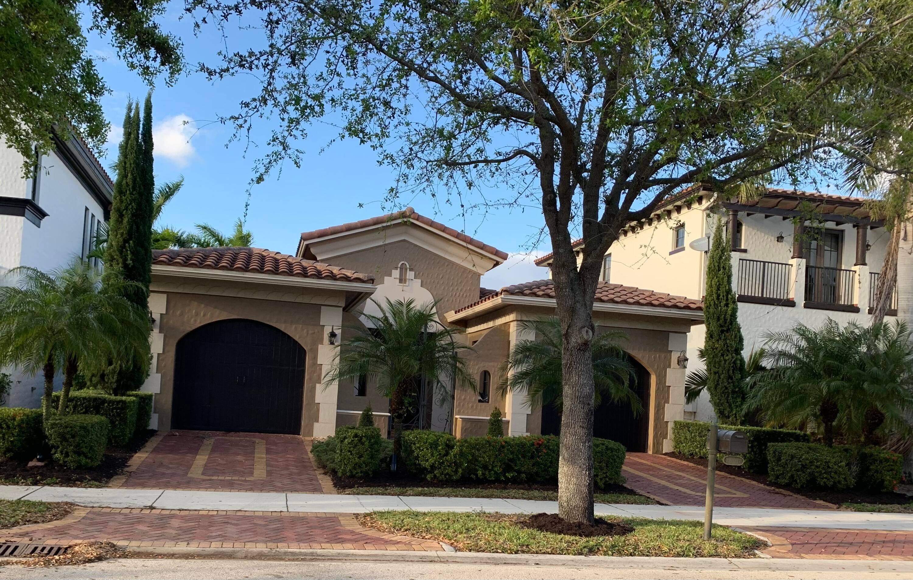 Beautiful home in the highly desirable Parkland Golf and Country Club.