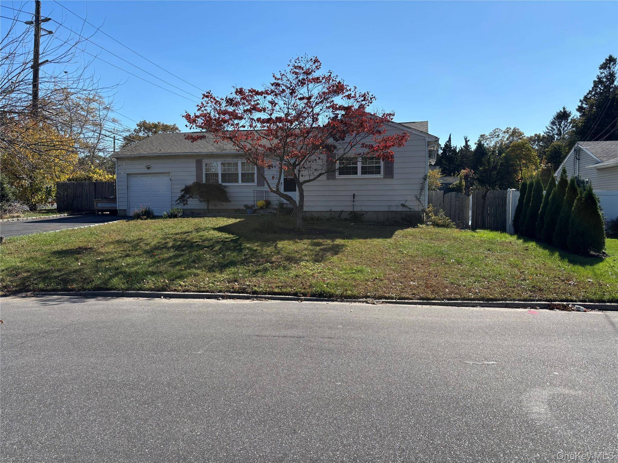 Fantastic ranch in Ronkonkoma !