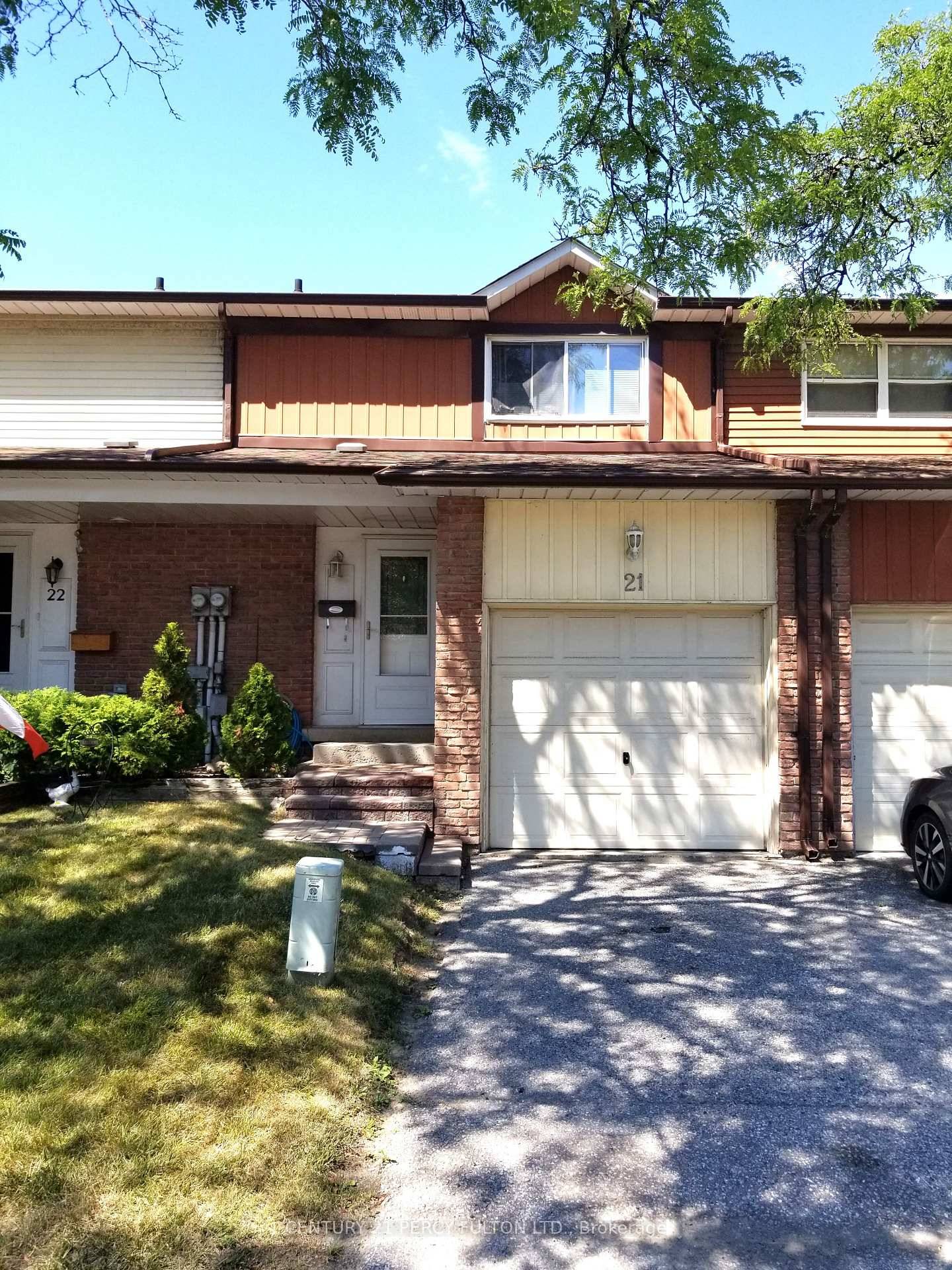 Fantastic Starter 3 Bedroom Townhouse In Great Location In Oshawa !