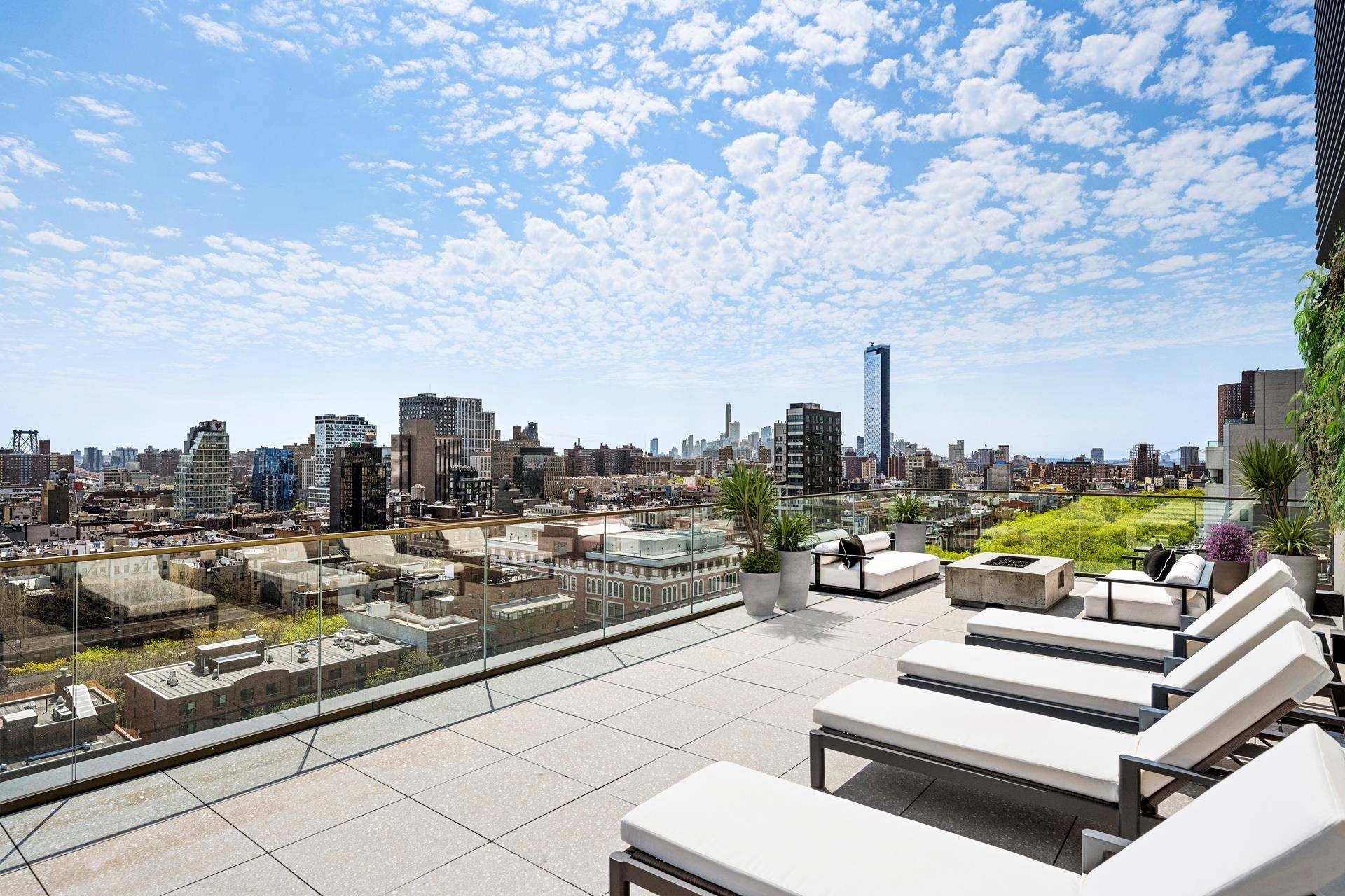 Immediate Occupancy ! Designed by world renowned architect, Thomas Juul Hansen, 199 Chrystie Street presents 14 beautifully crafted interlocking villas that evoke striking architectural design yet remainsrefined through the timeless ...