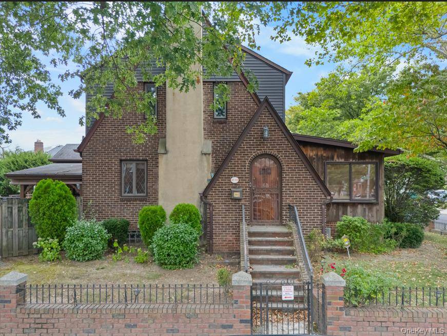 Discover a perfect home in Flushing, very desirable Auburndale section.