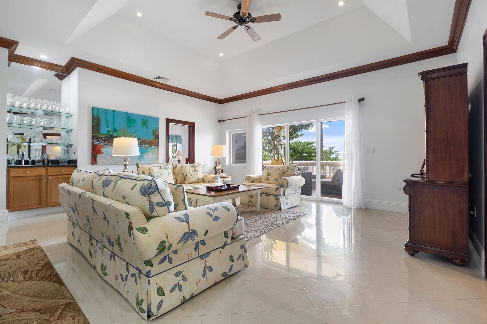 CAVES HEIGHTS Condo New-Providence