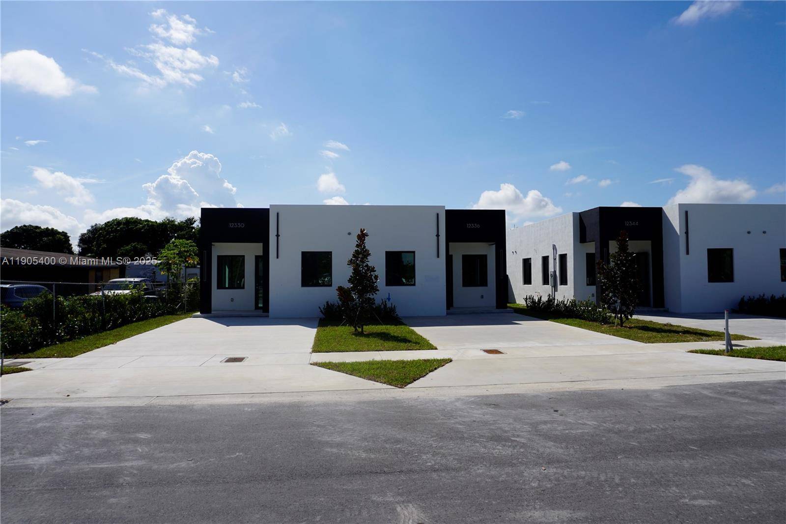 DON'T MISS OUT ON ALL THESE BRAND NEW MODERN ONE STORY 3BED 2BATH TWIN HOMES, ALL WITH VERY SPACIOUS YARDS.