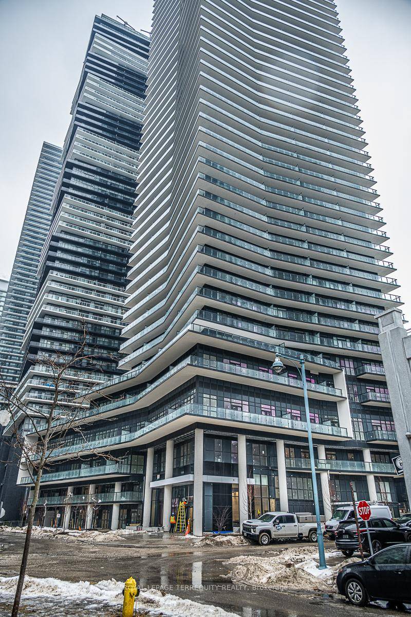 Brand New 1 1 Bedroom Over 600 Sf Corner Unit At The New Water's Edge Condos With Breathtaking Panoramic South, Southeast And West Facing Views !