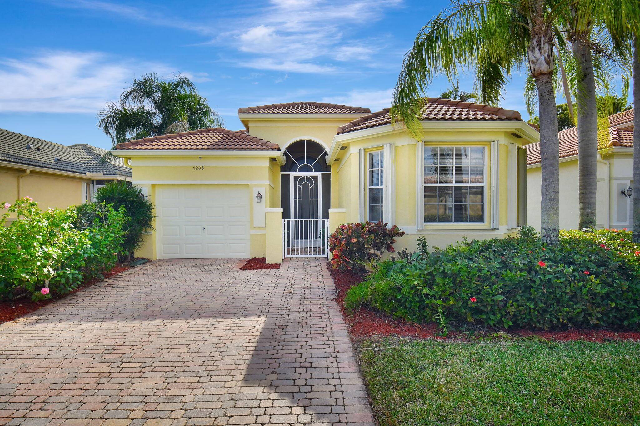 Welcome to Vizcaya a 55 guard gated resort style community in Delray Beach.