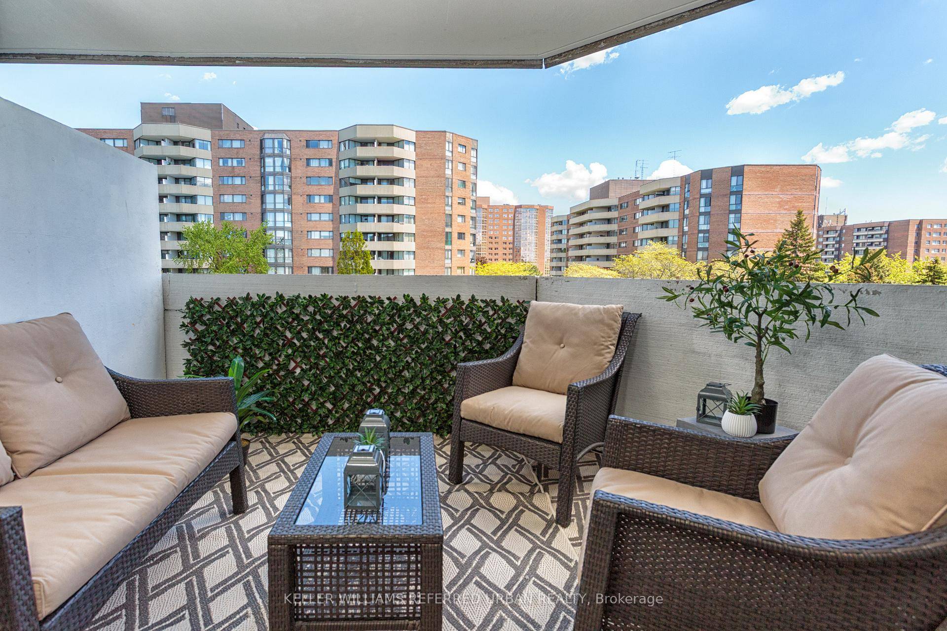 Huge, fully updated condo in the heart of Richmond Hill.
