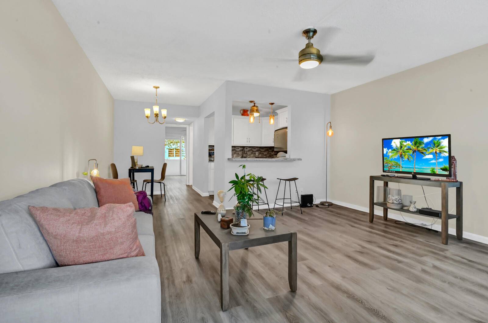 MOVE IN READY 1st Floor Condo in Vibrant 55 Community !