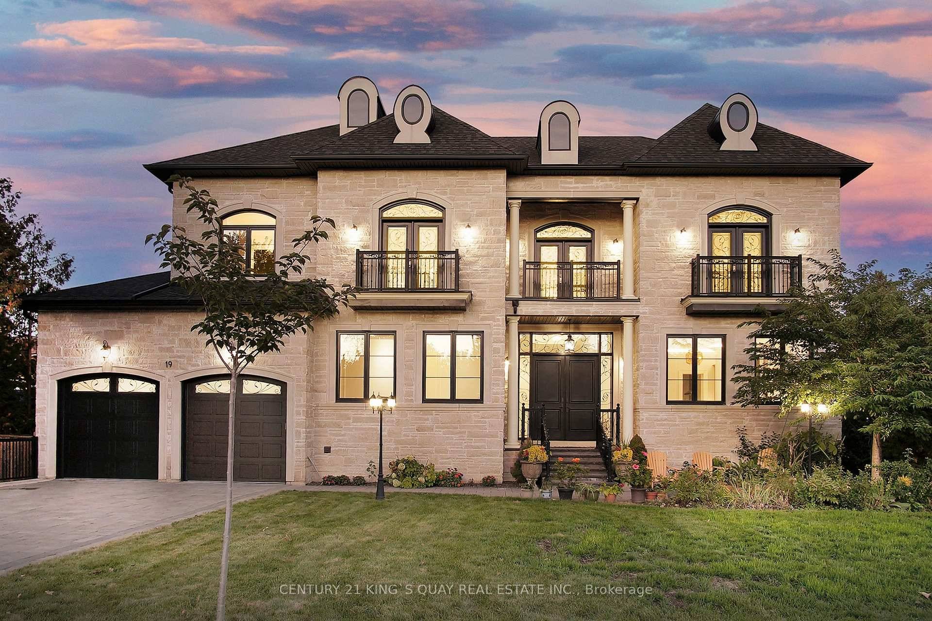 Discover your dream home in the prestigious Oak Ridges area, where this stunning custom residence boasts an impressive 6, 500 sq ft of luxurious living space.