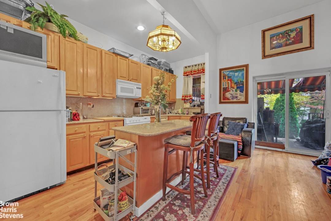 Welcome to 152 W 121st Street A Landmark Residence in South Harlem Discover timeless charm and modern potential at 152 W 121st Street, a distinguished landmark building ideally located between ...
