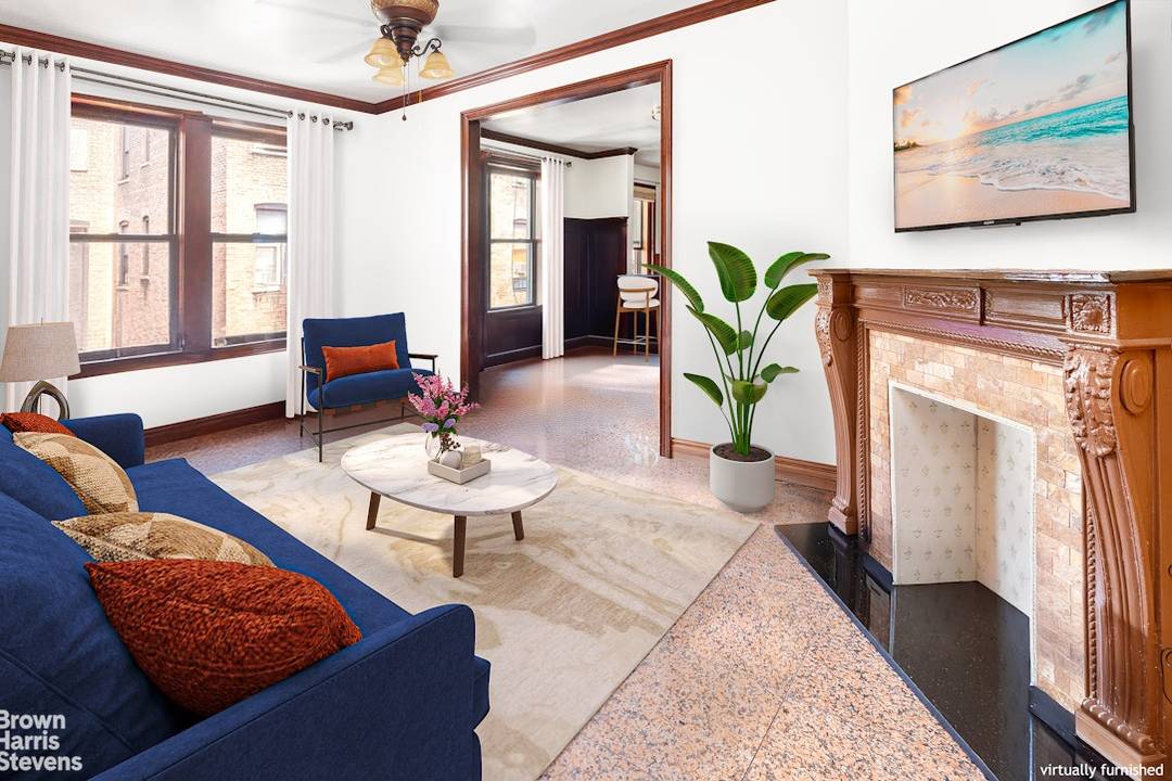 Low, low maintenance ! Prewar elevator building !