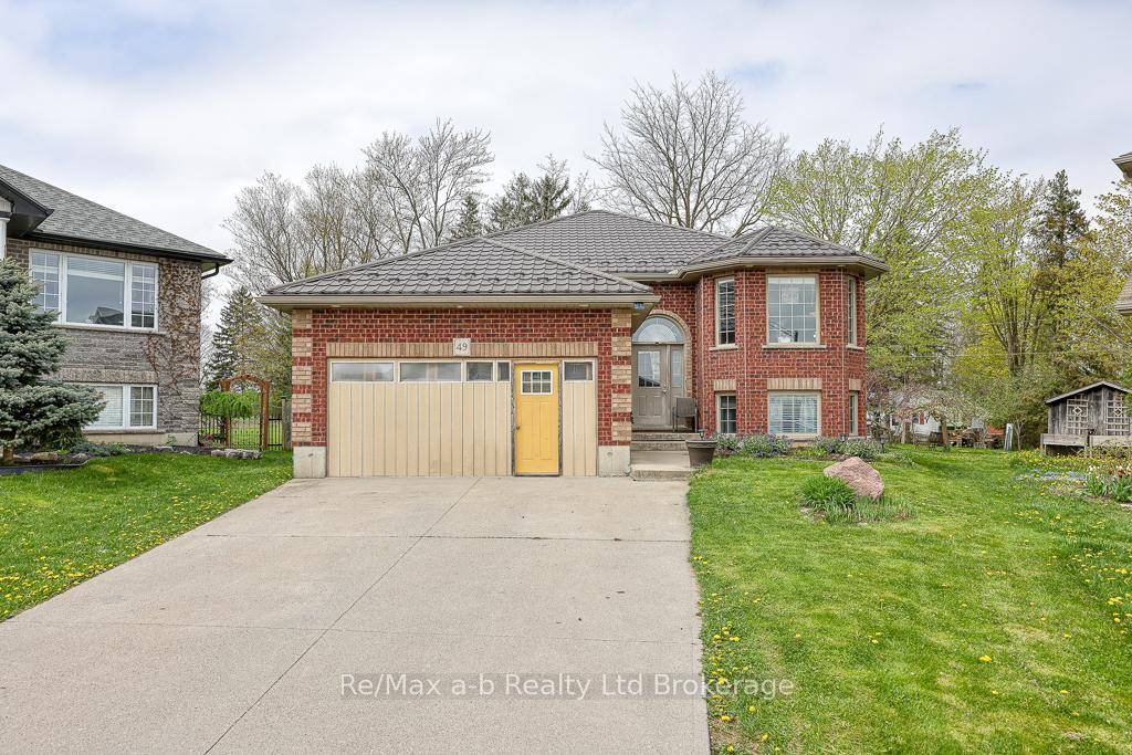 Welcome to 49 Kerr Crescent located in the north end of town.