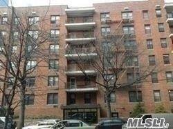 Well maintained building in downtown Flushing, close to all, walk to 7 train, LIRR, buses, shops, supermarkets, banks, Post office, Queens botanical garden.