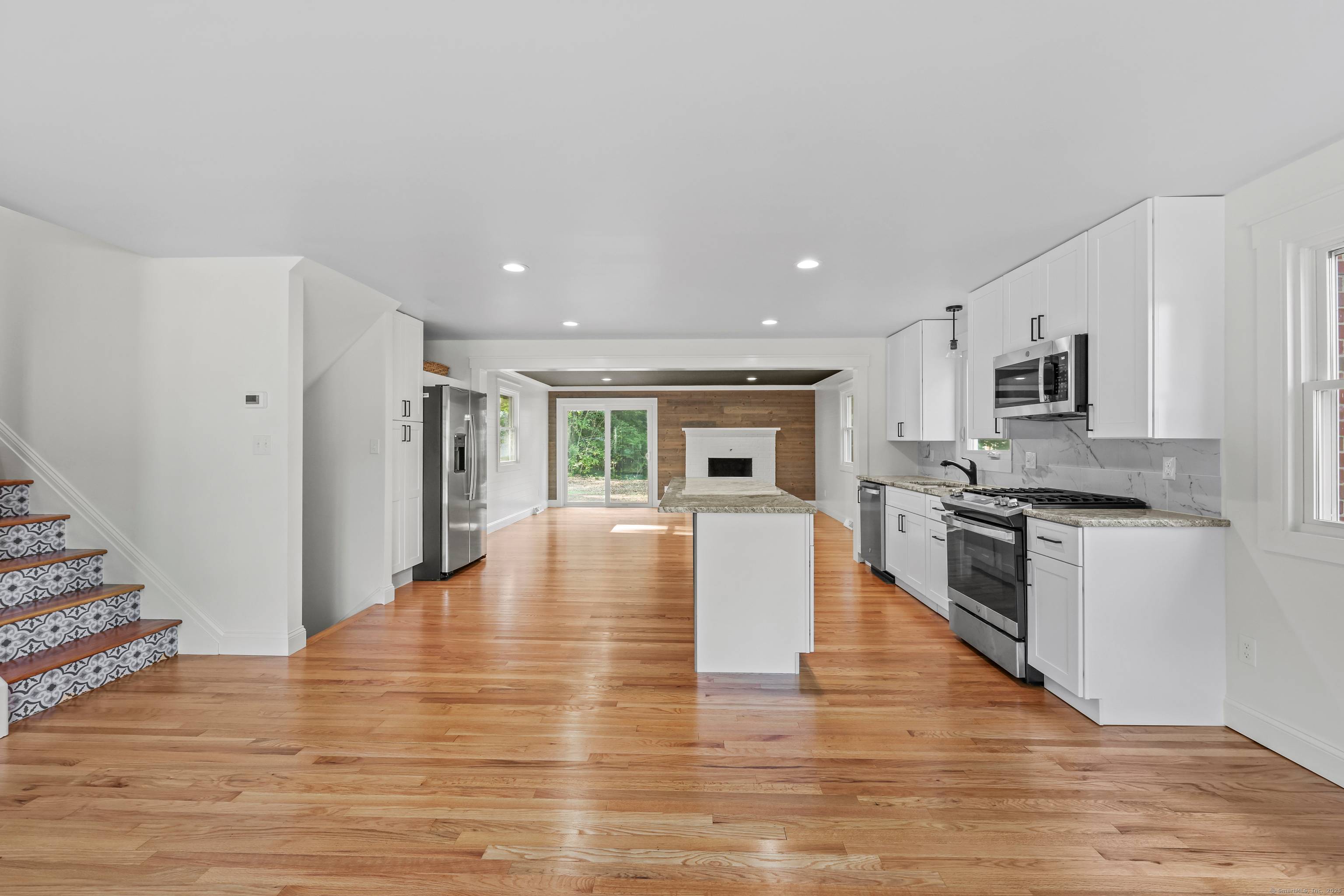 MOVE IN READY ! ! STYLISH TOP TO BOTTOM REMODEL !