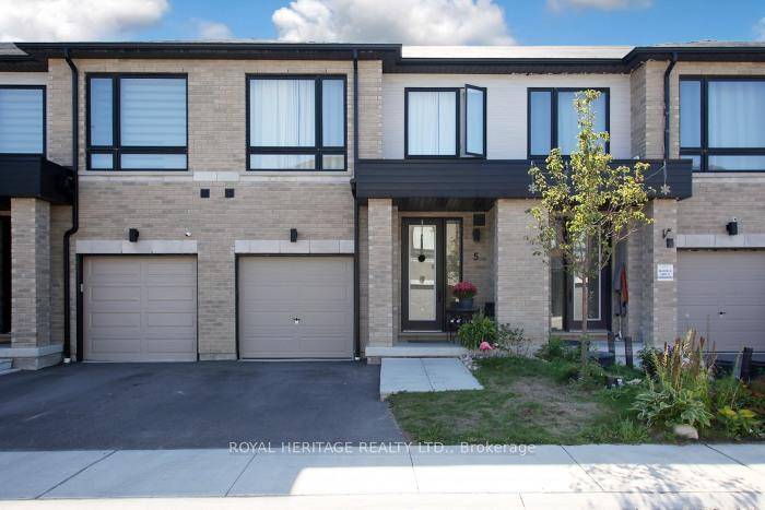 Welcome to 5 Klein Way ! Bright amp ; spacious with over 2200sq ft of living space includes finished lower level, 3 bedrooms, 4 washrooms and a new patio.