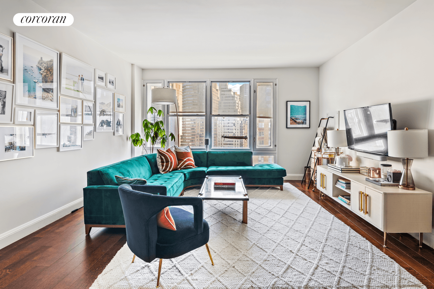 Welcome to residence 22G, a 2 bedroom 2 bathroom condo, at the Visionaire, one of Manhattan's premiere Platinum Green Certified luxury buildings, where residents enjoy the marriage of sustainability, comfort, ...
