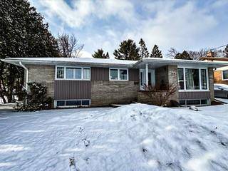 This stylish and fully updated 2 bedroom, 2 bath rental blends modern comfort with everyday functionality.