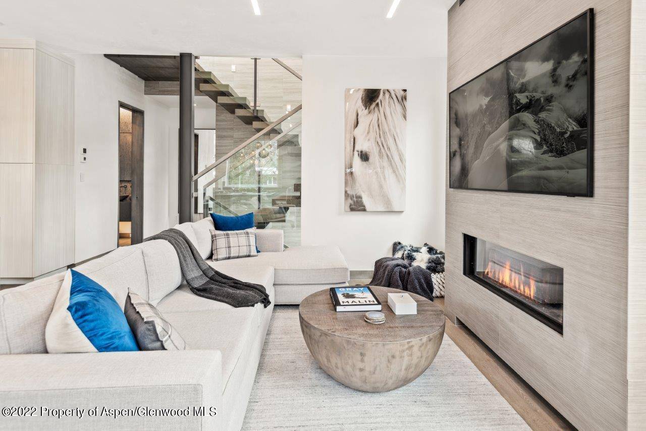 Wrap yourself in luxury in this stunning and spacious downtown penthouse.