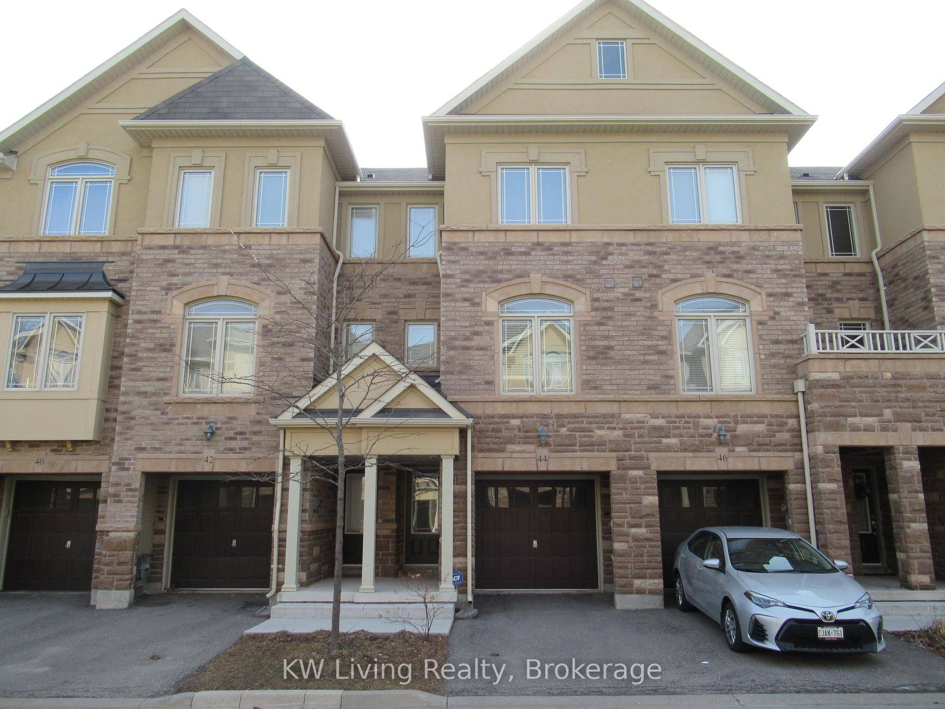 Beautifully maintained executive 3 bedroom townhouse featuring 9 ft ceilings, an upgraded kitchen with stainless steel appliances and granite countertops.