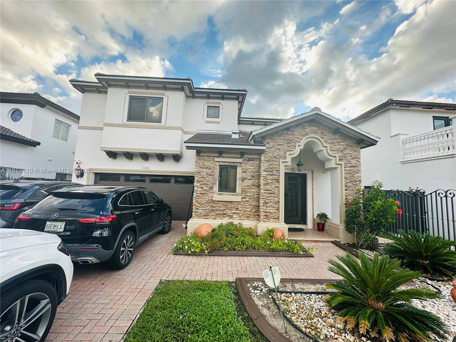 Spectacular property for sale in south Miami Kendall west area, this beautiful home features 3 bedrooms 2.