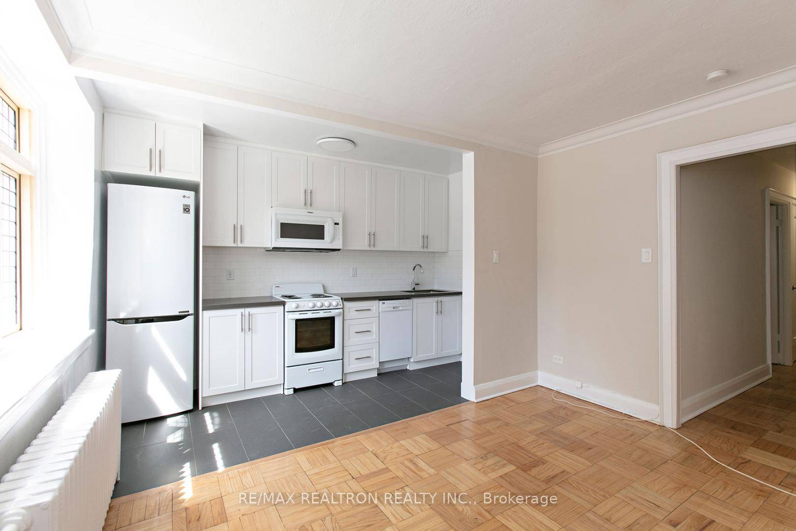 One month free rent Located in the prestigious Forest Hill in the heart of the city, this charming building combines character suites and rental value.