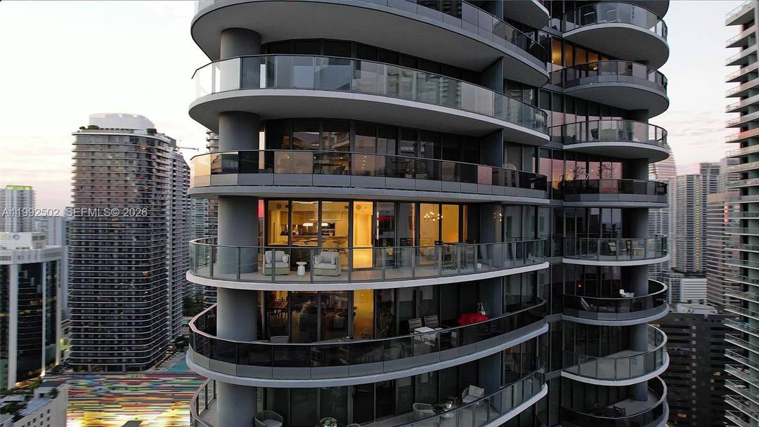 Experience elevated living at Skyline Serenity at Flatiron Residence 3702, a fully furnished designer residence in the coveted 02 line, the most sought after stack in the iconic Brickell Flatiron.