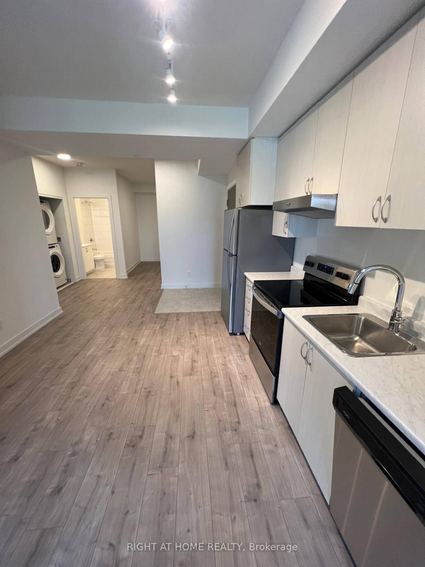 LOCATION LOCATION THE HUMBER CONDOMINIUM UNIT with 751 Sq ft Living Space.