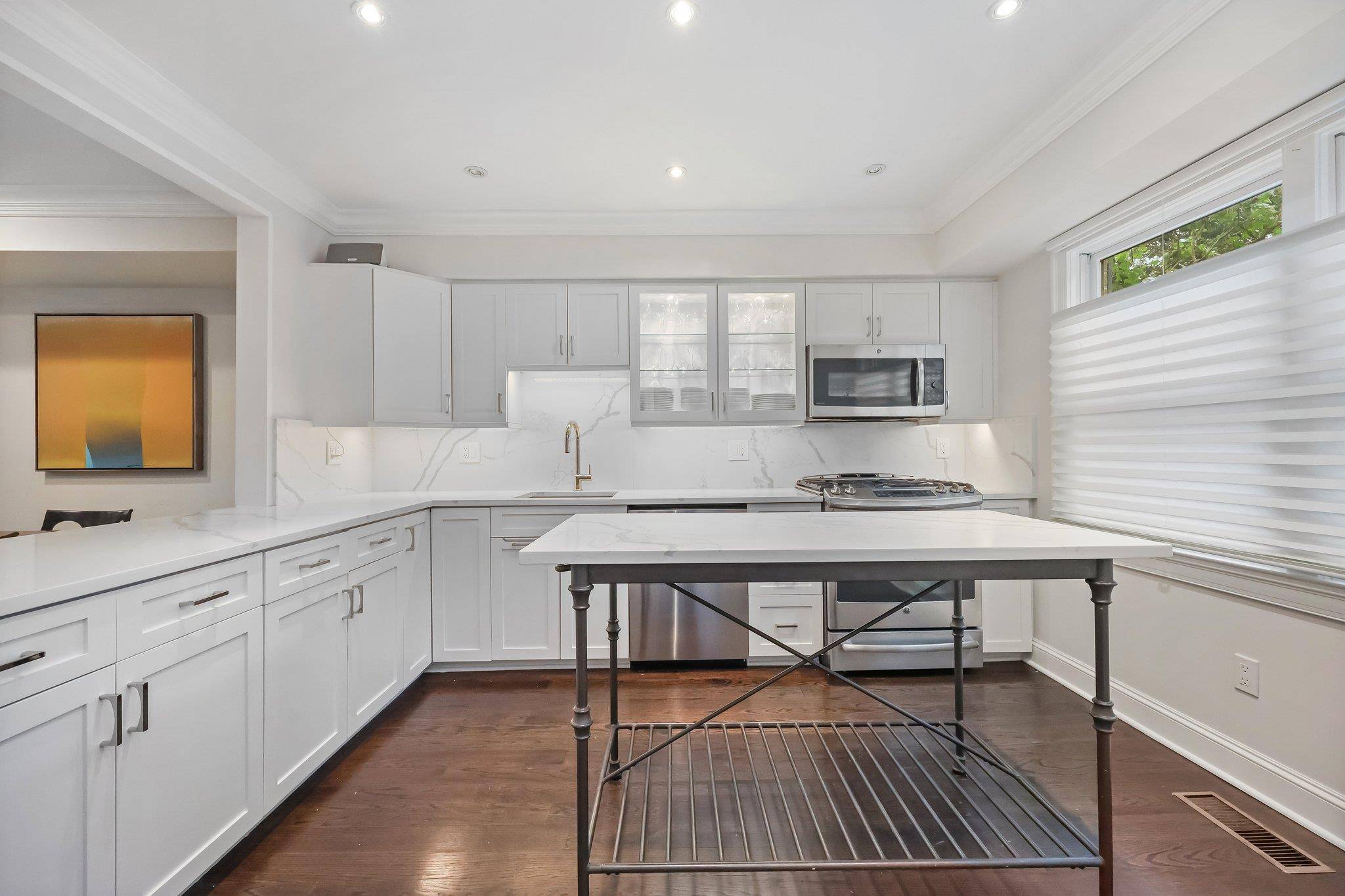 Rent in the heart of Rye in this beautifully updated bright, sunny townhouse that s perfectly positioned just beyond the bustle !